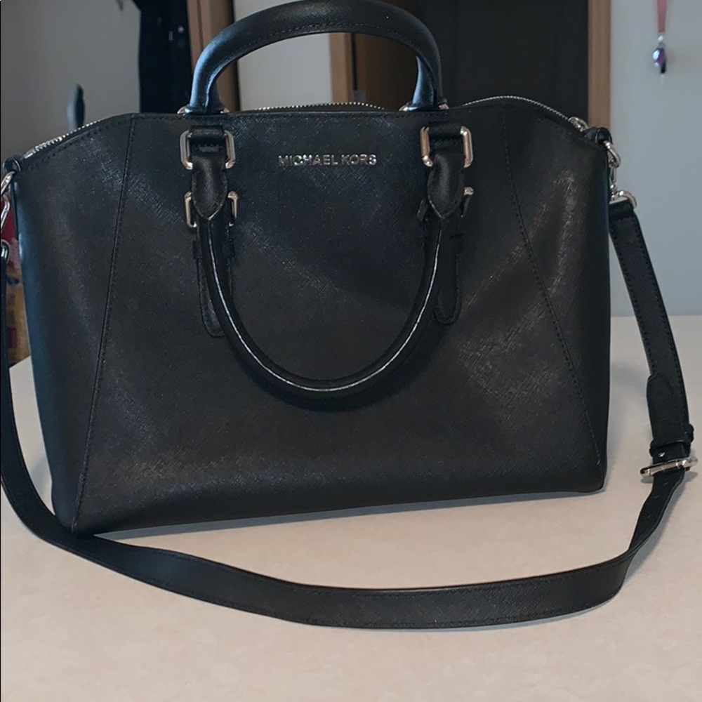 Black Michael kors bag